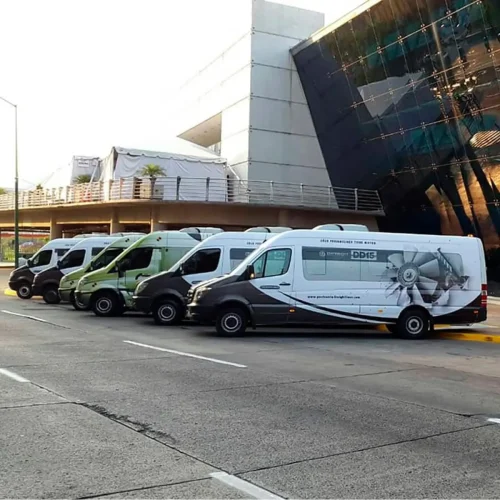 Visión Voyager, renta de autos y camionetas con chofer.