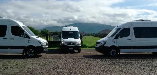 Visión Voyager, renta de autos y camionetas con chofer.